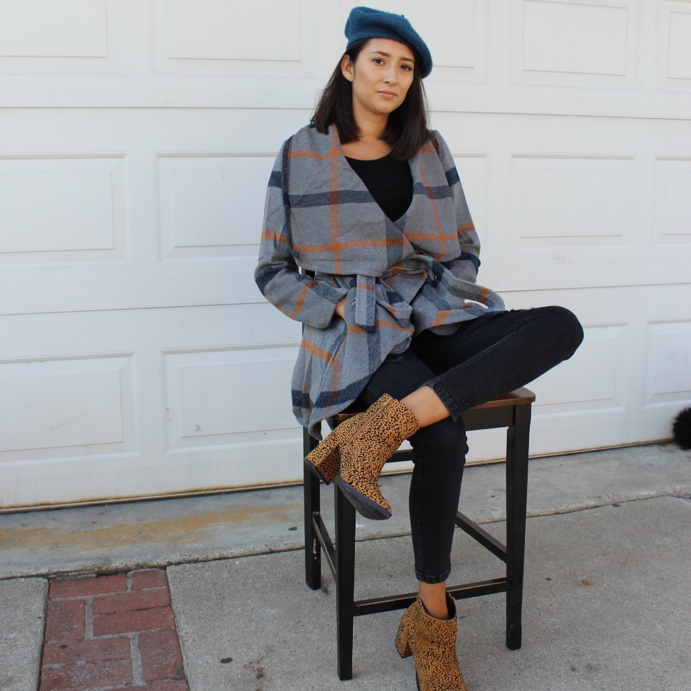 🆕//Fall Favorite Collection// Plaid Charcoal Coat - Picture 8 of 8